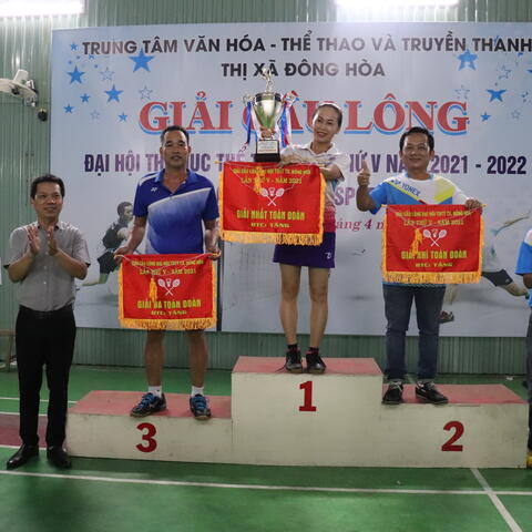 Phường Hòa Xuân Tây vô địch Giải cầu lông Đại hội TDTT thị xã Đông Hòa năm 2021-2022