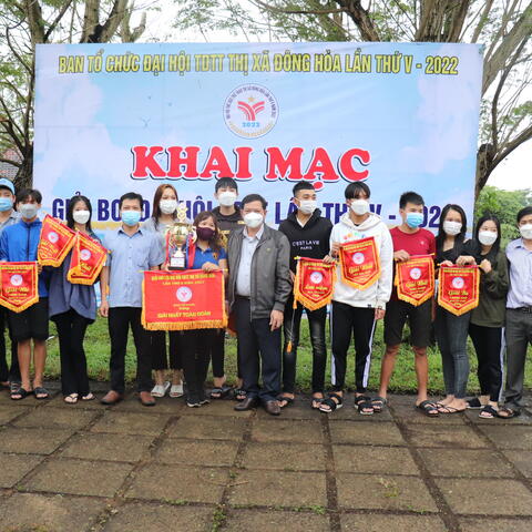 Trường THPT Nguyễn Văn Linh đoạt giải Nhất toàn đoàn Giải bơi lội Đại hội TDTT TX Đông Hòa lần thứ V năm 2022