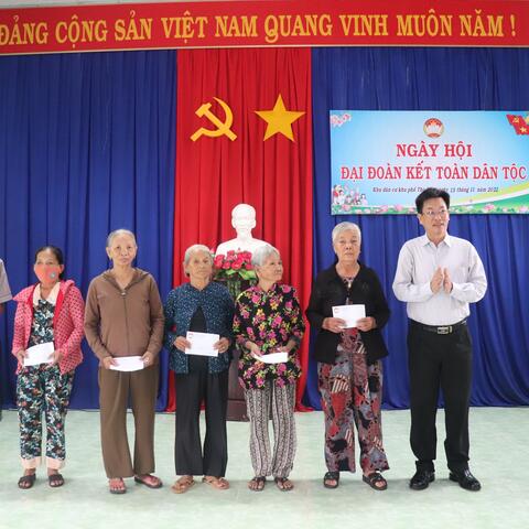 Đồng chí Đăng Lê Tiến – Chủ nhiệm Ủy ban Kiểm tra Tỉnh ủy dự Ngày hội Đại đoàn kết khu dân cư Thọ Lâm