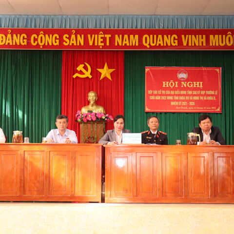 Hội đồng nhân dân tỉnh, thị xã tiếp xúc cử tri xã Hòa Thành sau kỳ họp thường lệ cuối năm