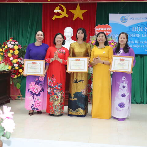 Hội Liên hiệp Phụ nữ thị xã Đông Hòa hỗ trợ, giúp đỡ hàng ngàn phụ nữ khó khăn, trẻ em mồ côi