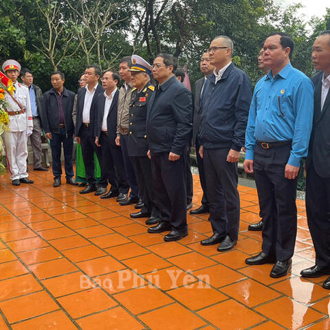 Thủ tướng Phạm Minh Chính tưởng niệm các anh hùng, liệt sĩ tại bến Tàu Không số - Vũng Rô