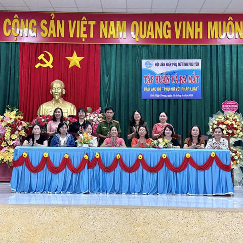 Ra mắt Câu lạc bộ “Phụ nữ với pháp luật” năm 2023 tại phường Hoà Hiệp Trung