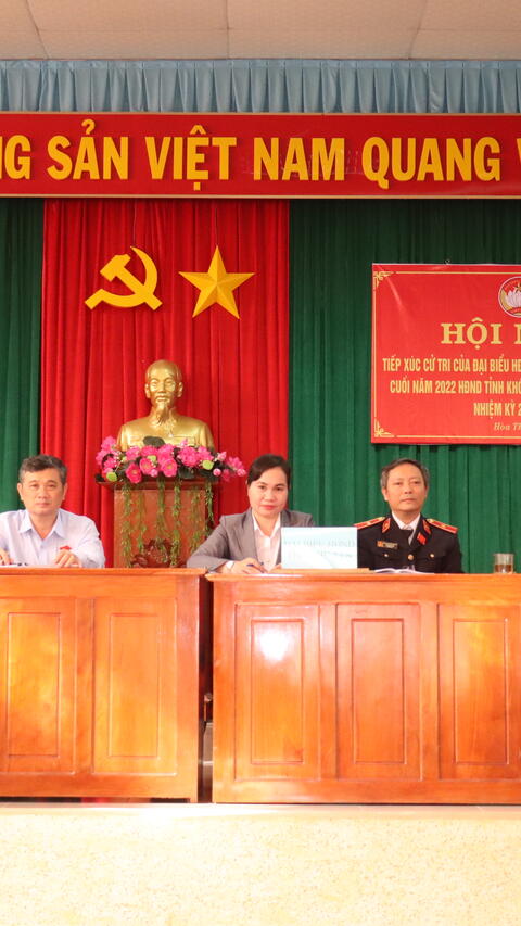 Hội đồng nhân dân tỉnh, thị xã tiếp xúc cử tri xã Hòa Thành sau kỳ họp thường lệ cuối năm