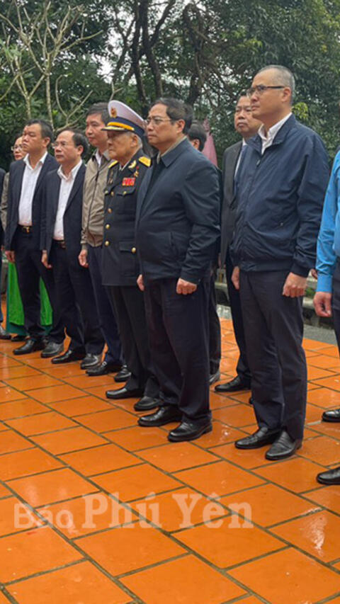 Thủ tướng Phạm Minh Chính tưởng niệm các anh hùng, liệt sĩ tại bến Tàu Không số - Vũng Rô