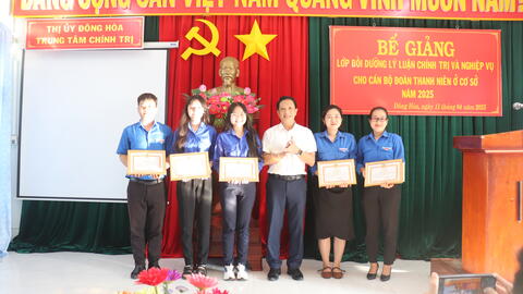 Đông Hoà: Bồi dưỡng Lý luận chính trị và nghiệp vụ 52 cán bộ Đoàn Thanh niên cơ sở năm 2025