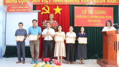 Đông Hoà: Bồi dưỡng lý luận chính trị cho 52 đảng viên mới khóa II/2025