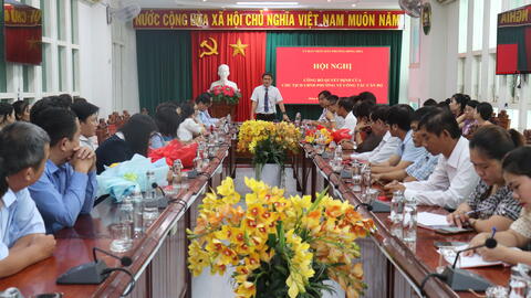 Công bố các quyết định của Chủ tịch UBND phường Đông Hòa về công tác cán bộ