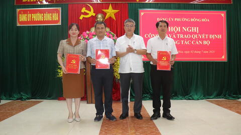 Công bố các quyết định của Đảng uỷ phường Đông Hòa về công tác cán bộ