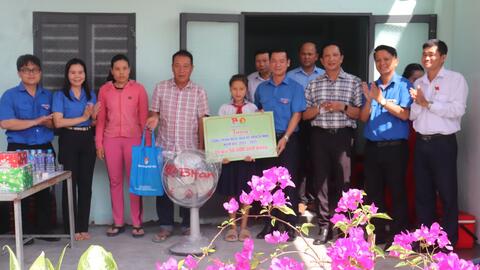 Bàn giao Ngôi nhà Kế hoạch nhỏ cho em Nguyễn Thị Thúy Hà
