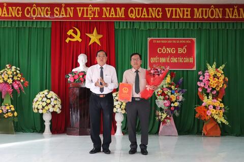 Công bố quyết định phê chuẩn kết quả bầu bổ sung Chủ tịch UBND phường Hòa Hiệp Bắc