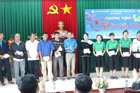 Đông Hòa: Chương trình “Tết sum vầy” trao 65 suất quà cho đoàn viên công đoàn khó khăn