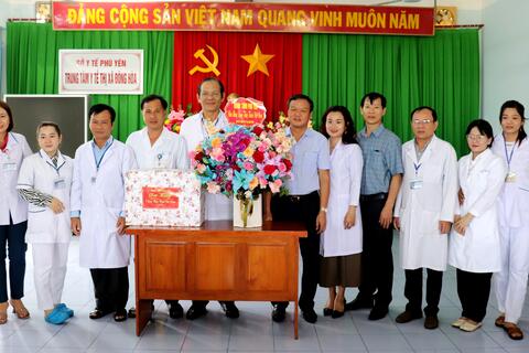 PCT UBND tỉnh Đào Mỹ thăm, chúc mừng Ngày Thầy thuốc Việt Nam 27/2