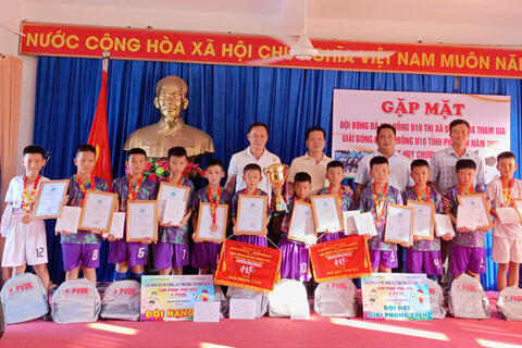 Gặp mặt đội bóng đá nhi đồng U10 thị xã Đông Hòa