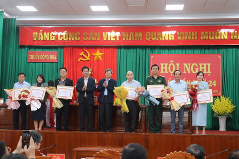 Thị ủy Đông Hòa lãnh đạo, chỉ đạo hoàn thành 12/14 chỉ tiêu đạt và vượt kế hoạch