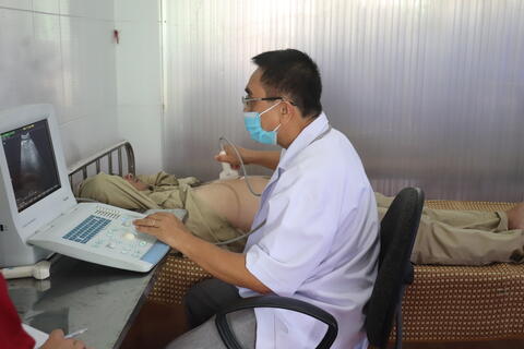 Đông Hoà: Tư vấn, khám sức khoẻ cho gần 100 đoàn viên, công nhân lao động
