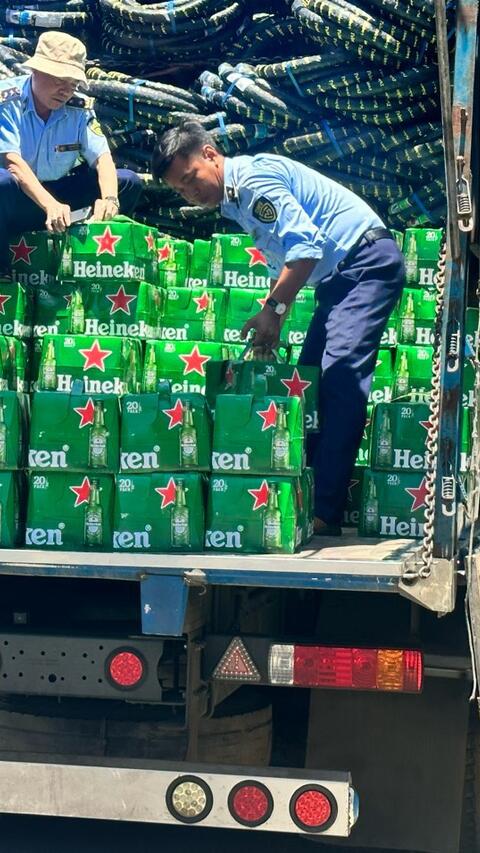 Đông Hoà: Tạm giữ 165 thùng bia Heineken do nước ngoài sản xuất không có hóa đơn, chứng từ hợp pháp