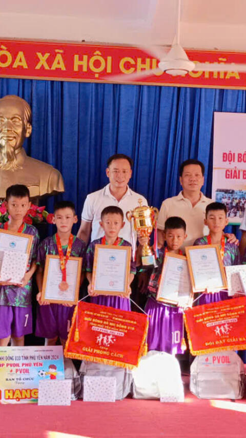 Gặp mặt đội bóng đá nhi đồng U10 thị xã Đông Hòa