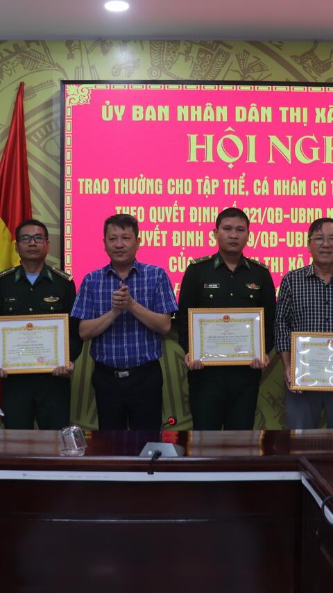 Trao thưởng tập thể, cá nhân xuất sắc trong tổ chức giải vô địch quốc gia Marathon và cự ly dài Báo Tiền phong và Lễ kỷ niệm 60 năm Bến Vũng Rô
