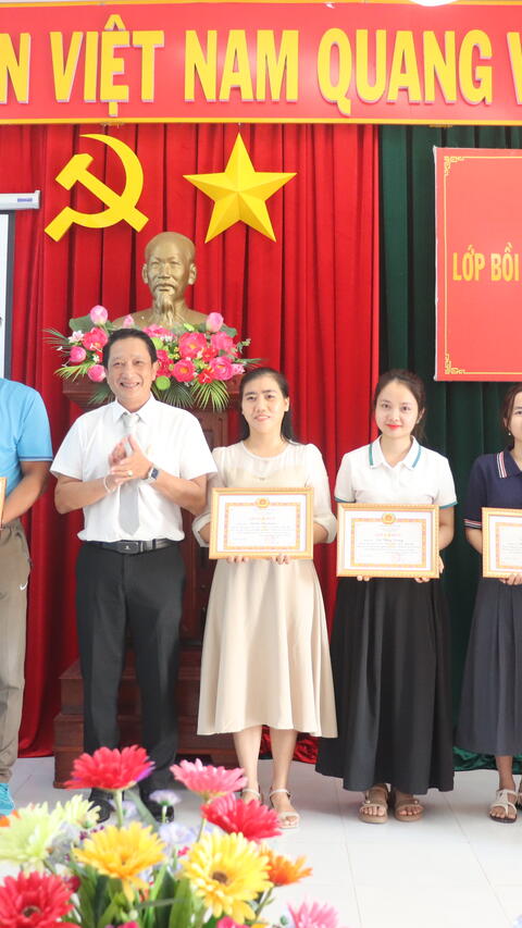 Đông Hoà: Bồi dưỡng lý luận chính trị cho 52 đảng viên mới khóa II/2025