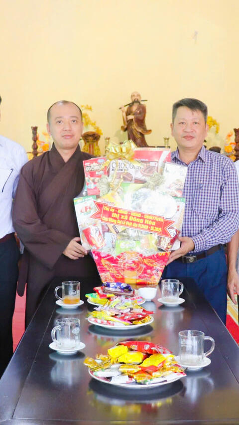 Lãnh đạo thị xã Đông Hòa thăm, chúc mừng các cơ sở Phật giáo nhân Đại lễ Phật Đản năm 2025