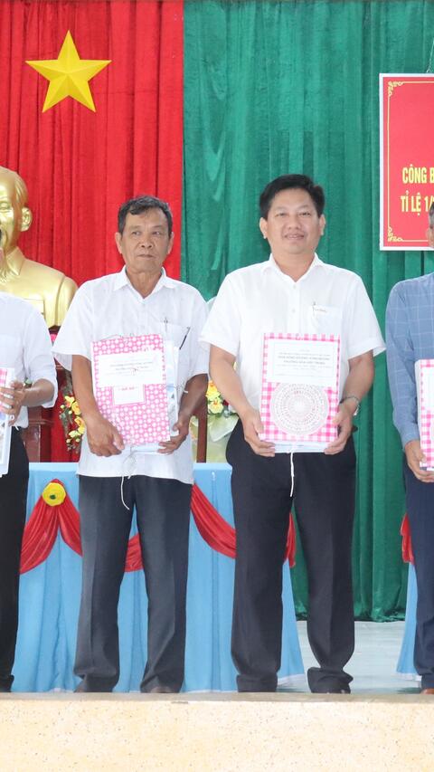 Đông Hoà: Bàn giao hồ sơ Đồ án quy hoạch phân khu tỉ lệ 1/2000 phía đông đường Hùng Vương, phường Hoà Hiệp Trung