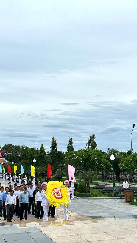 Viếng Nghĩa trang liệt sĩ tỉnh nhân kỷ niệm 80 năm Ngày thành lập Lực lượng vũ trang tỉnh Phú Yên 12/6 (1945-2025)