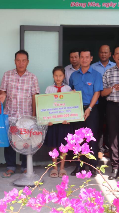 Bàn giao Ngôi nhà Kế hoạch nhỏ cho em Nguyễn Thị Thúy Hà