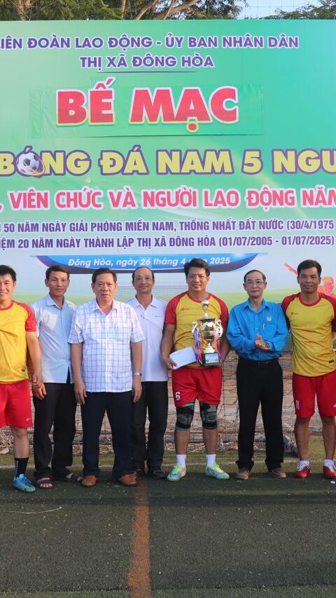 TX Đông Hòa: CĐCS xã Hoà Xuân Đông vô địch Giải bóng đá nam 5 người CNVCLĐ thị xã năm 2025